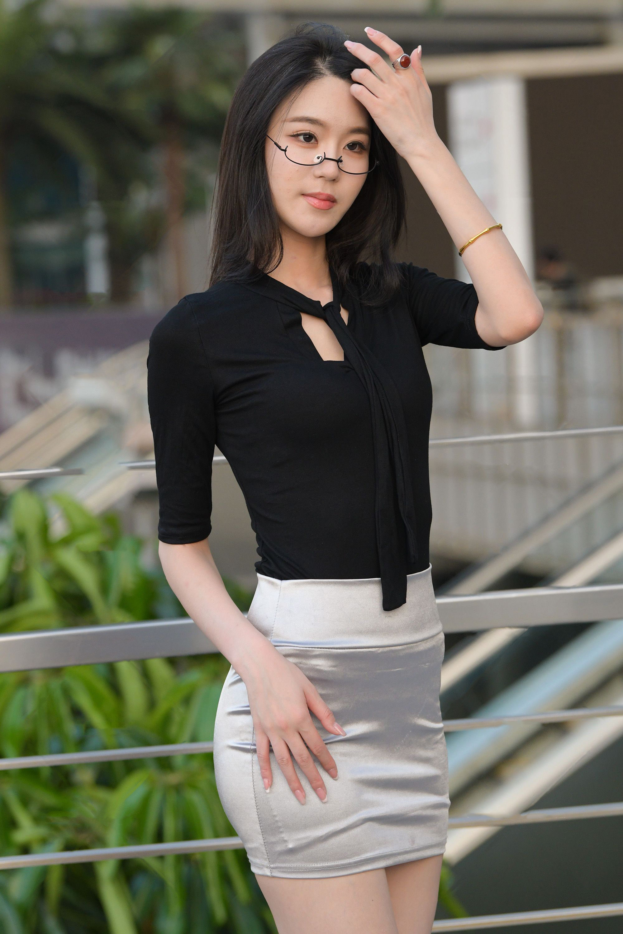 【J6048】手持玫瑰花的女秘书（图+视频）