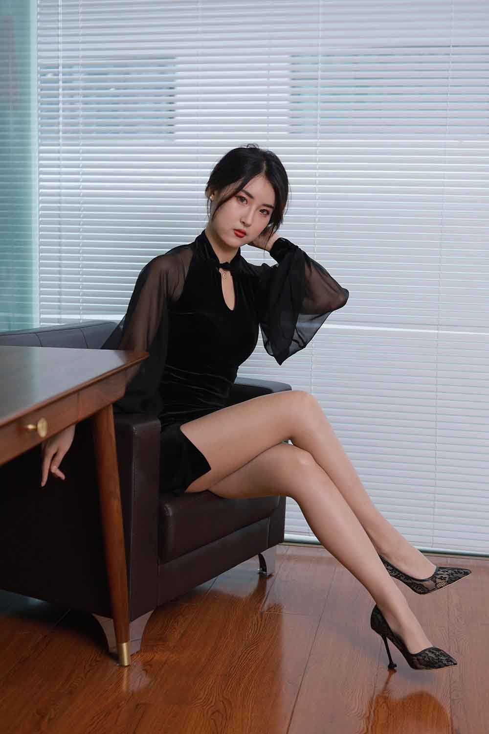 【D0411】黑色旗袍白纸扇-美图鉴赏论坛-综合板块-爱玩博客