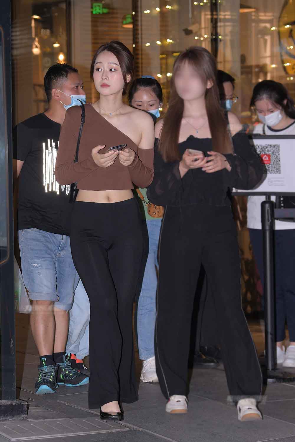 【J7031】性感斜肩露脐上衣，紧身黑裤美女-绝色天籁