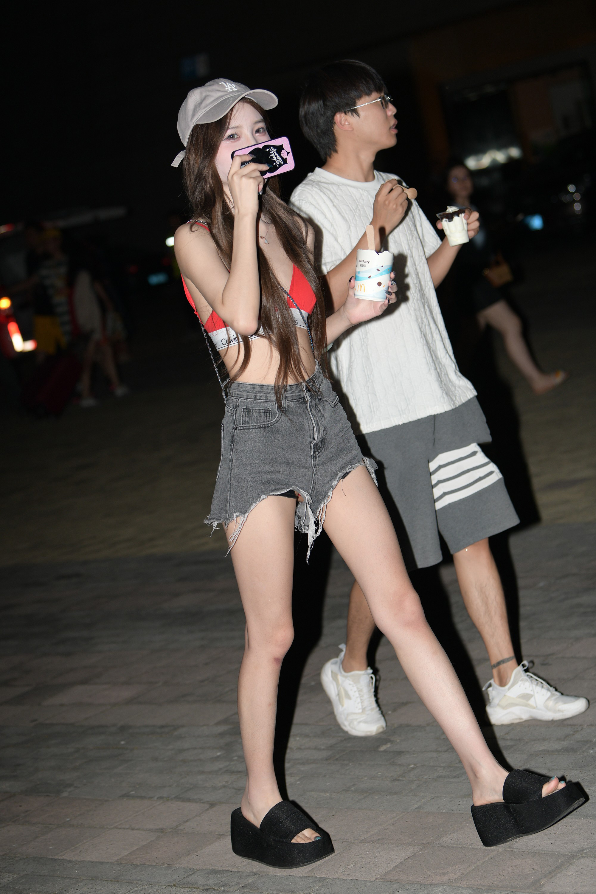  街拍鸭,魔镜街拍,街拍第一站,热裤,少妇,街拍,写真套图,ISHOW爱秀