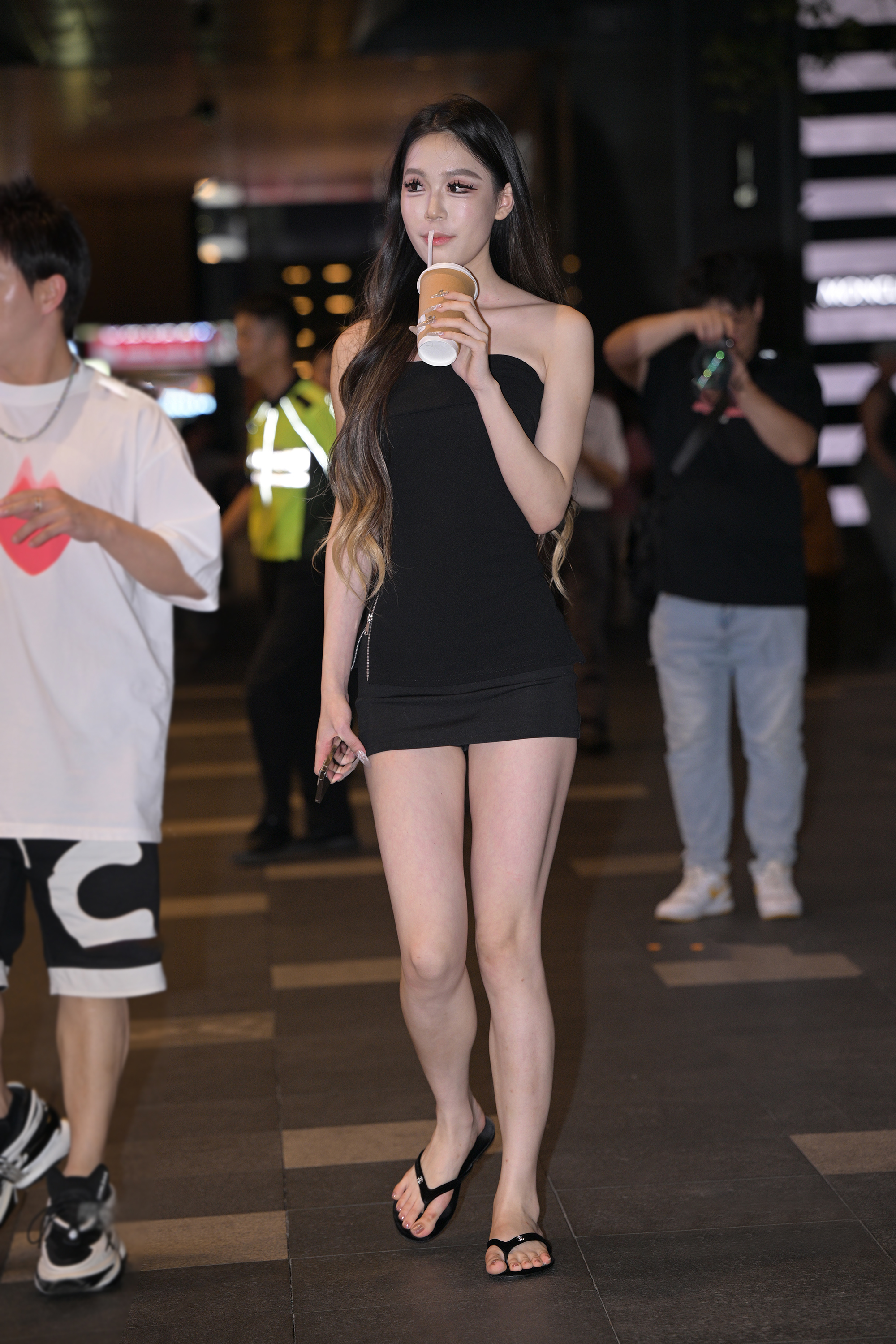  街拍鸭,魔镜街拍,街拍第一站,裙装,人妻,街拍,写真套图,鳗鱼霏儿