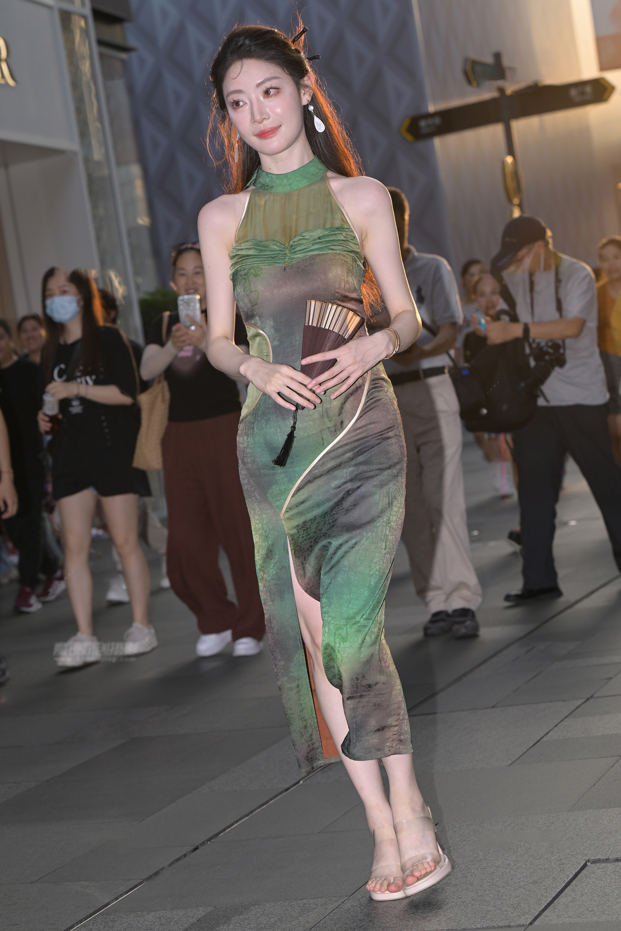  街拍鸭,魔镜街拍,街拍第一站,裙装,美女,街拍,写真套图,森萝财团