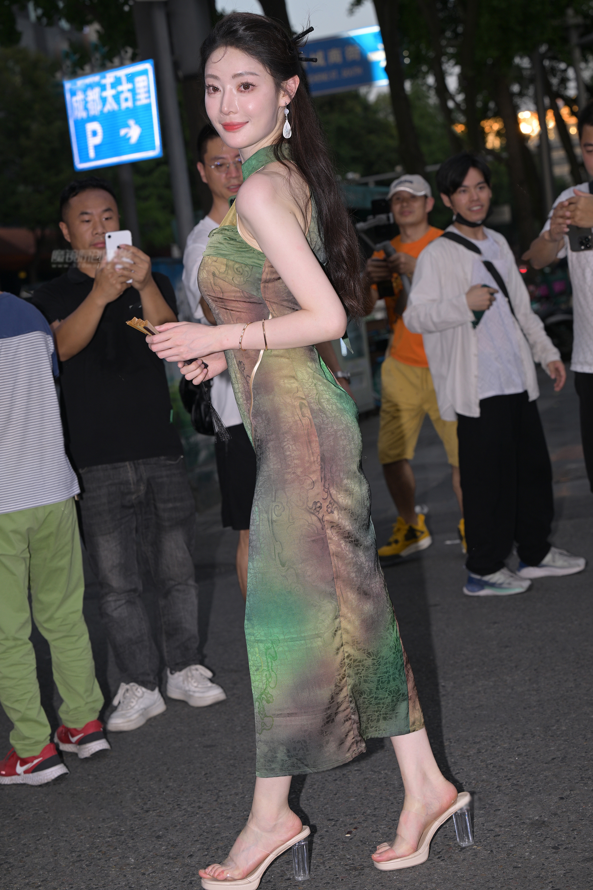  街拍鸭,魔镜街拍,街拍第一站,裙装,少妇,街拍,写真套图,WingS影私荟