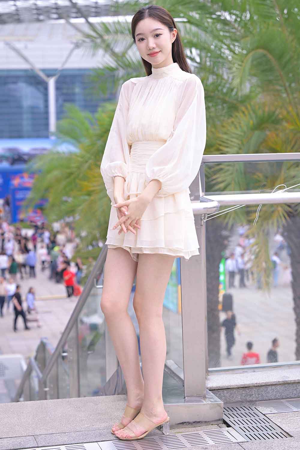 【J6281】搭讪长得很乖的美腿小姐姐-绝色天籁