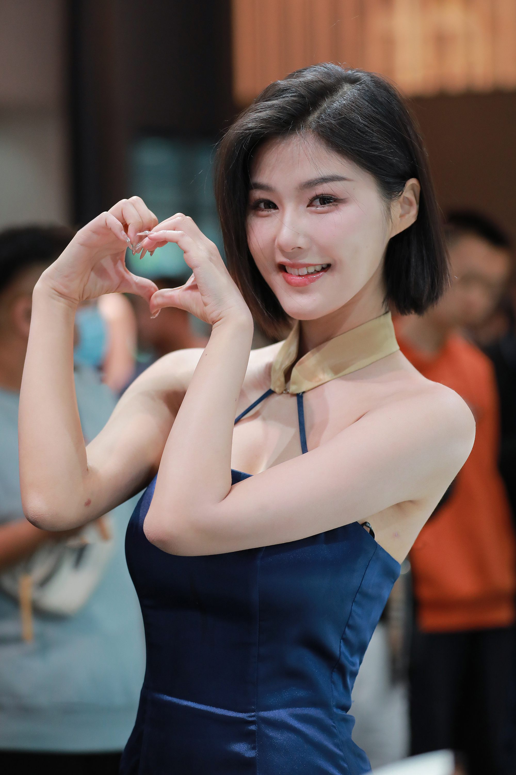  街拍鸭,魔镜街拍,街拍第一站,裙装,少妇,街拍,写真套图,HuaYang花漾show