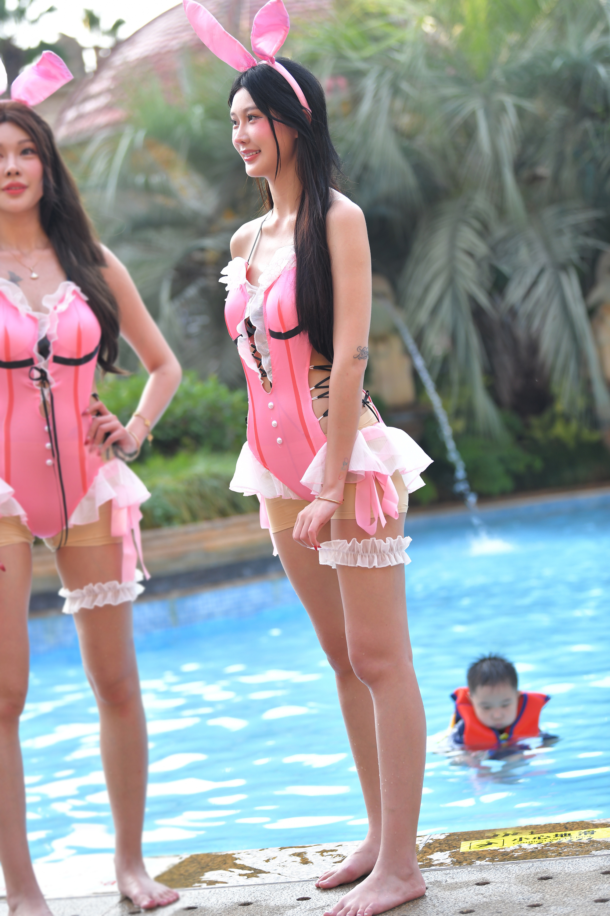  街拍鸭,魔镜街拍,街拍第一站,泳装,熟女,街拍,写真套图,MTMeng模特联盟