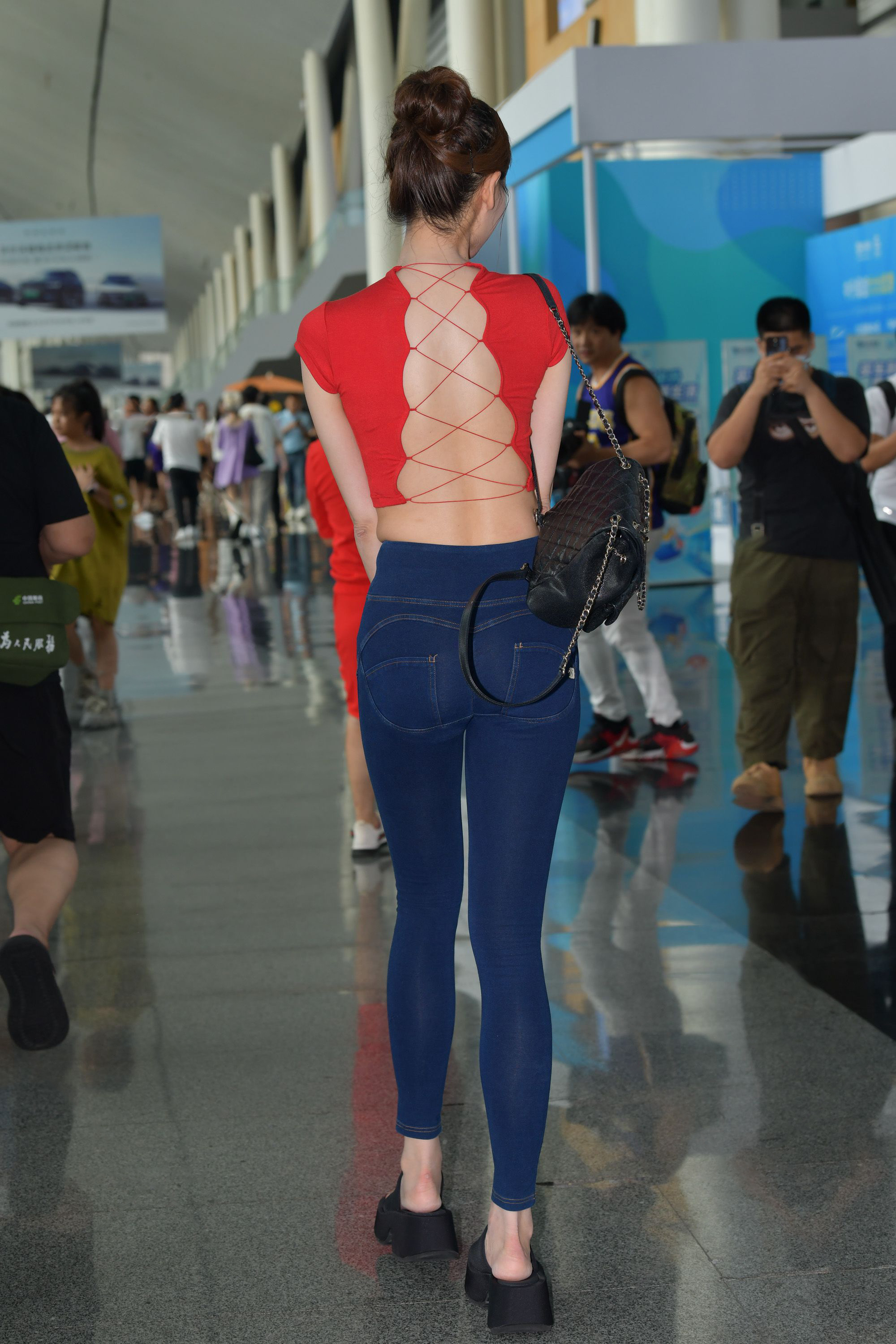  街拍鸭,魔镜街拍,街拍第一站,热裤,美女,街拍,写真套图,一笑芳香沁