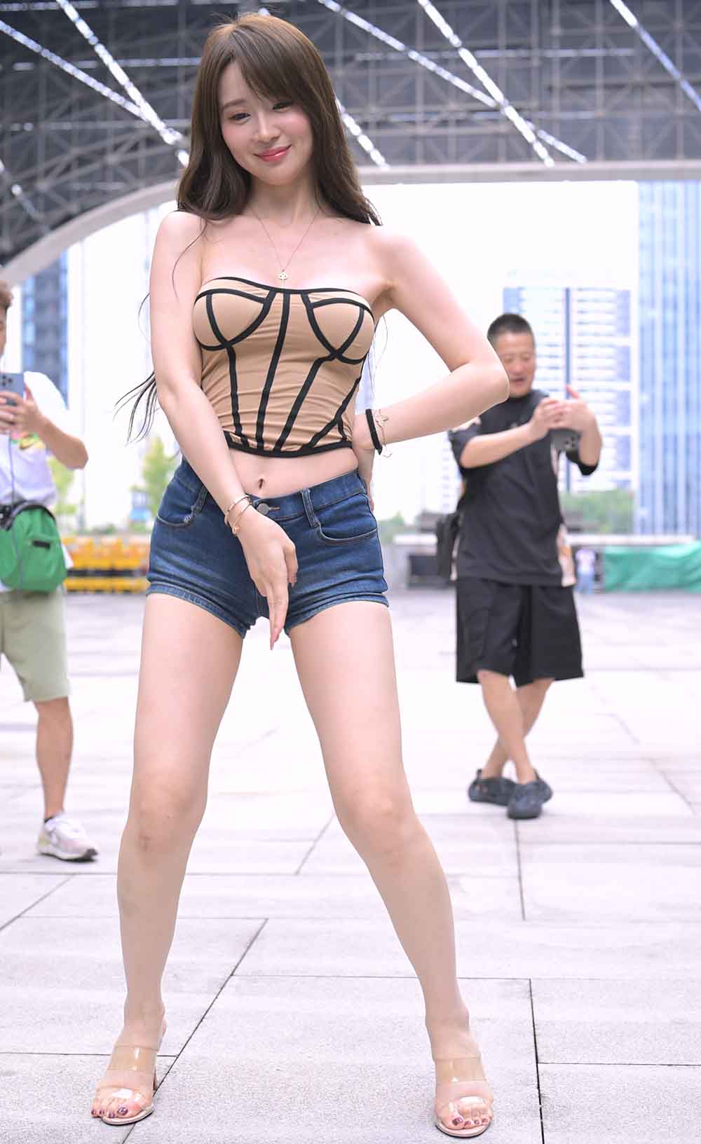 【J6445】肉感热裤美女（图+视频）-绝色天籁