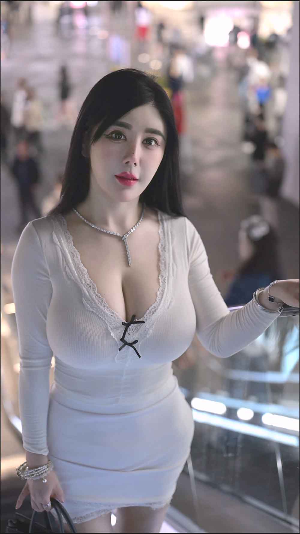 【J6461】低胸美女高清视频纯享版-绝色天籁