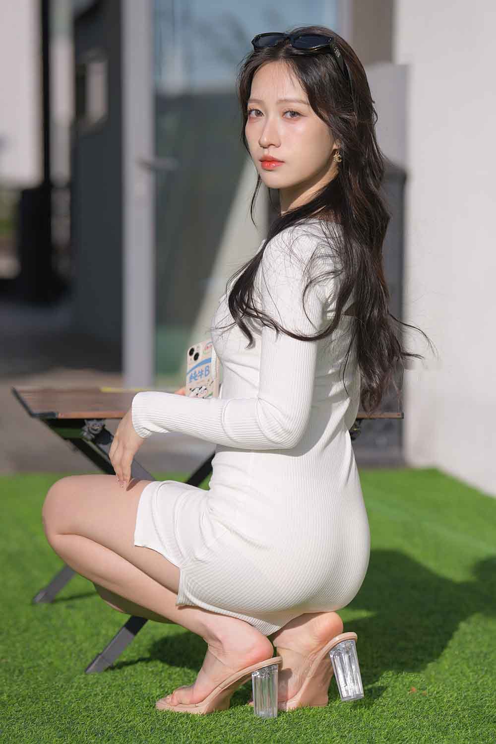 【M1630】白裙女子-绝色天籁
