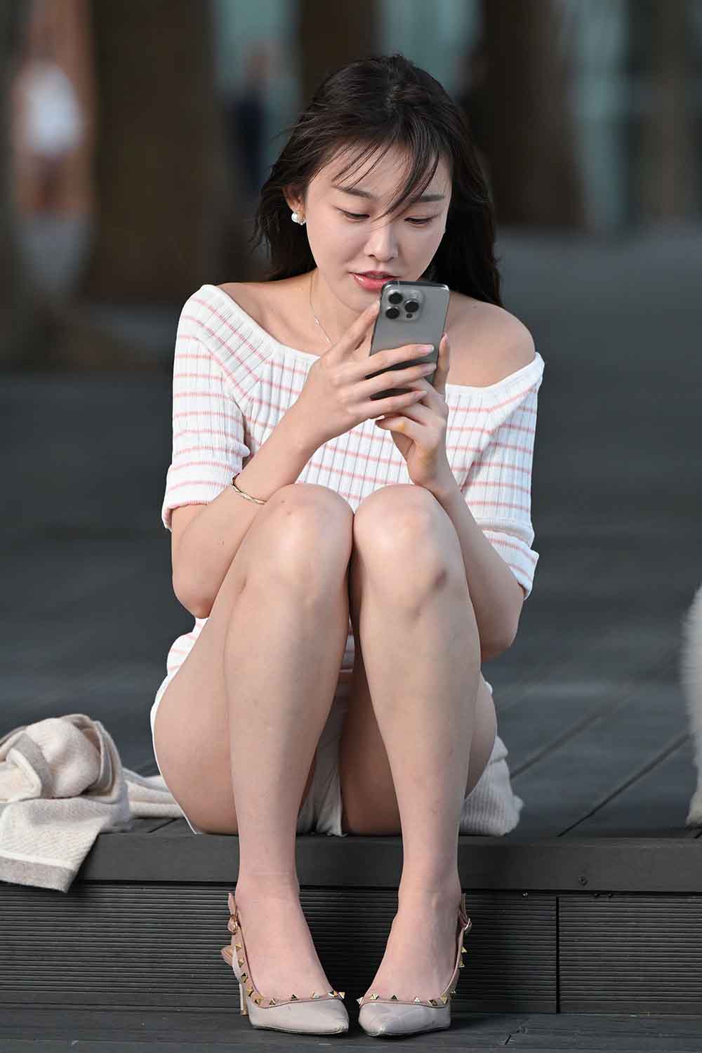 【J6526】纤细美腿，热裤撸狗女神-绝色天籁