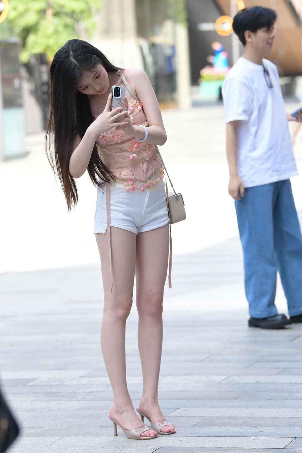 【J6590】乖巧白嫩美腿热裤女孩（图+视频）-绝色天籁