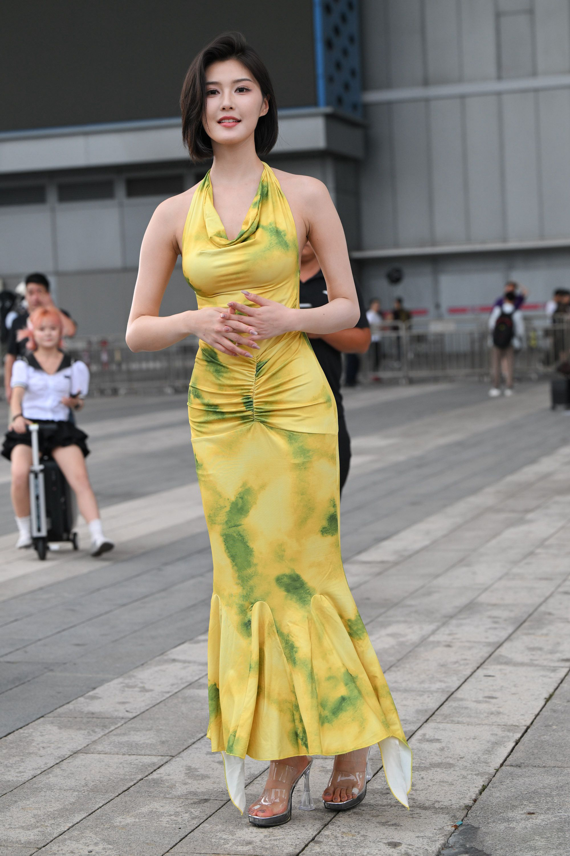  街拍鸭,魔镜街拍,街拍第一站,裙装,熟女,街拍,写真套图,ISS尤好物
