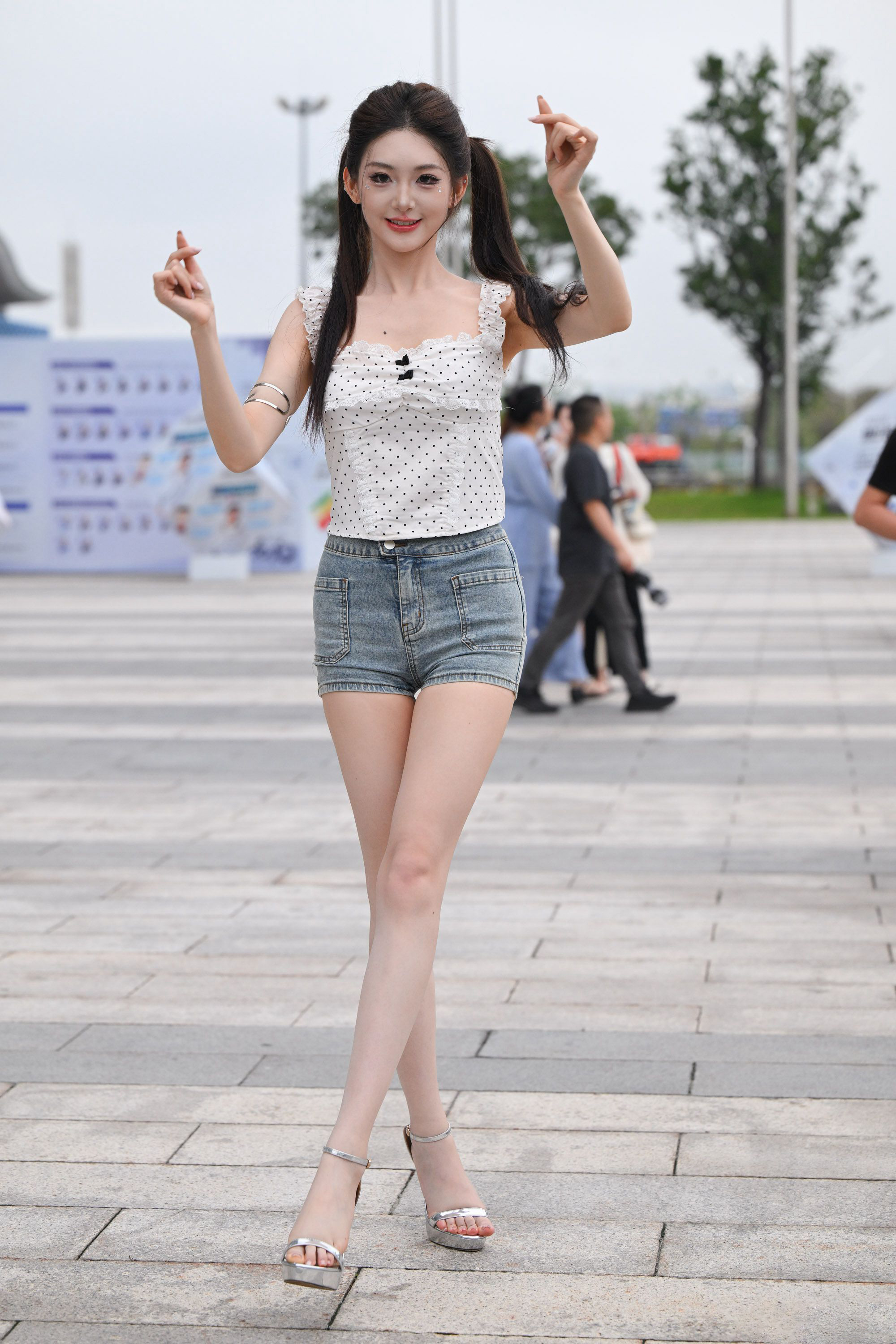  街拍鸭,魔镜街拍,街拍第一站,热裤,熟女,街拍,写真套图,MT蜜团