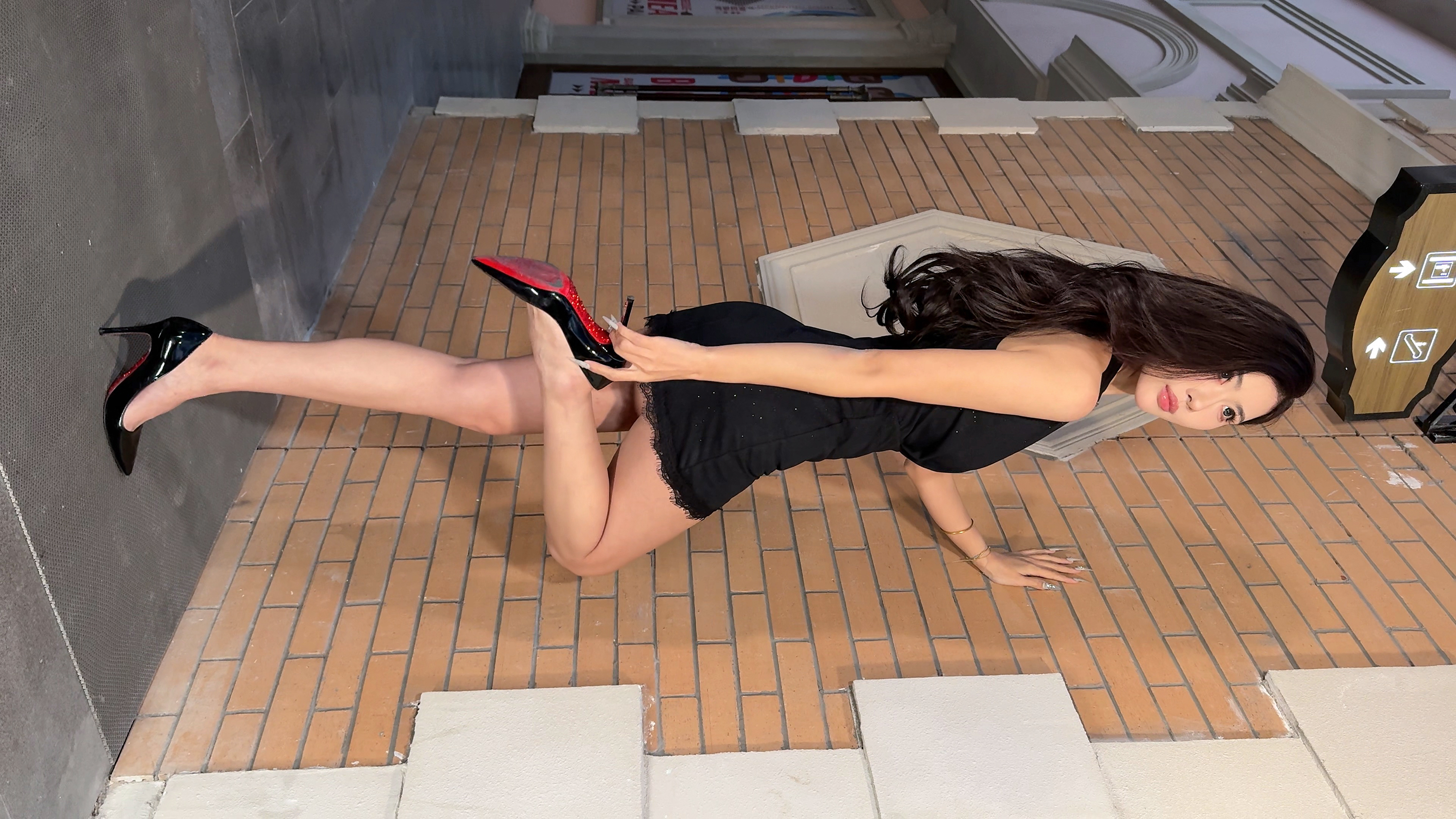 J6900 东方之门-黑裙长腿高跟-KHL.CC-快活林