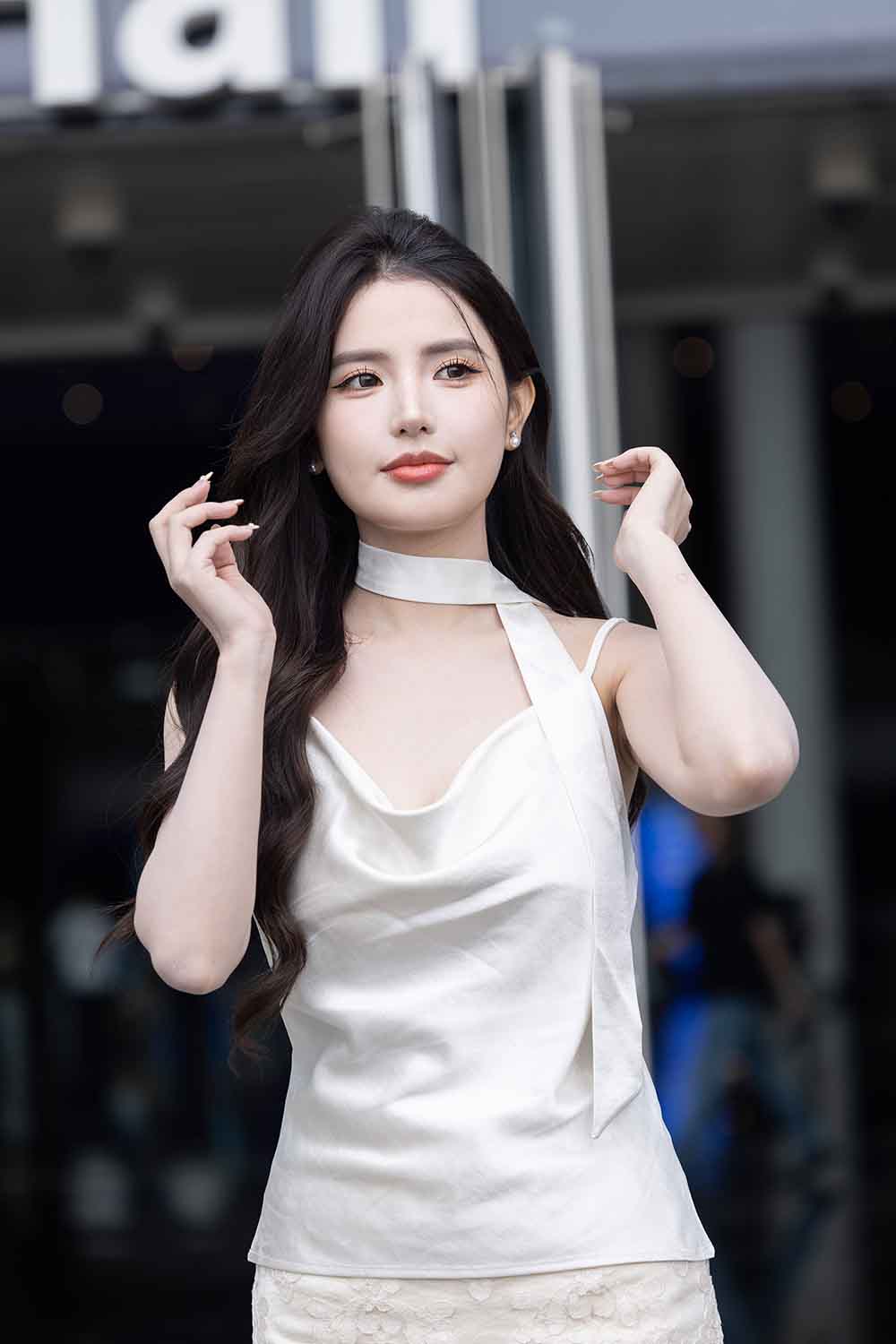 【J7548】成都车展外拍网红车模-鹿鹿鹿（图+视频）【图片】-街拍鸭