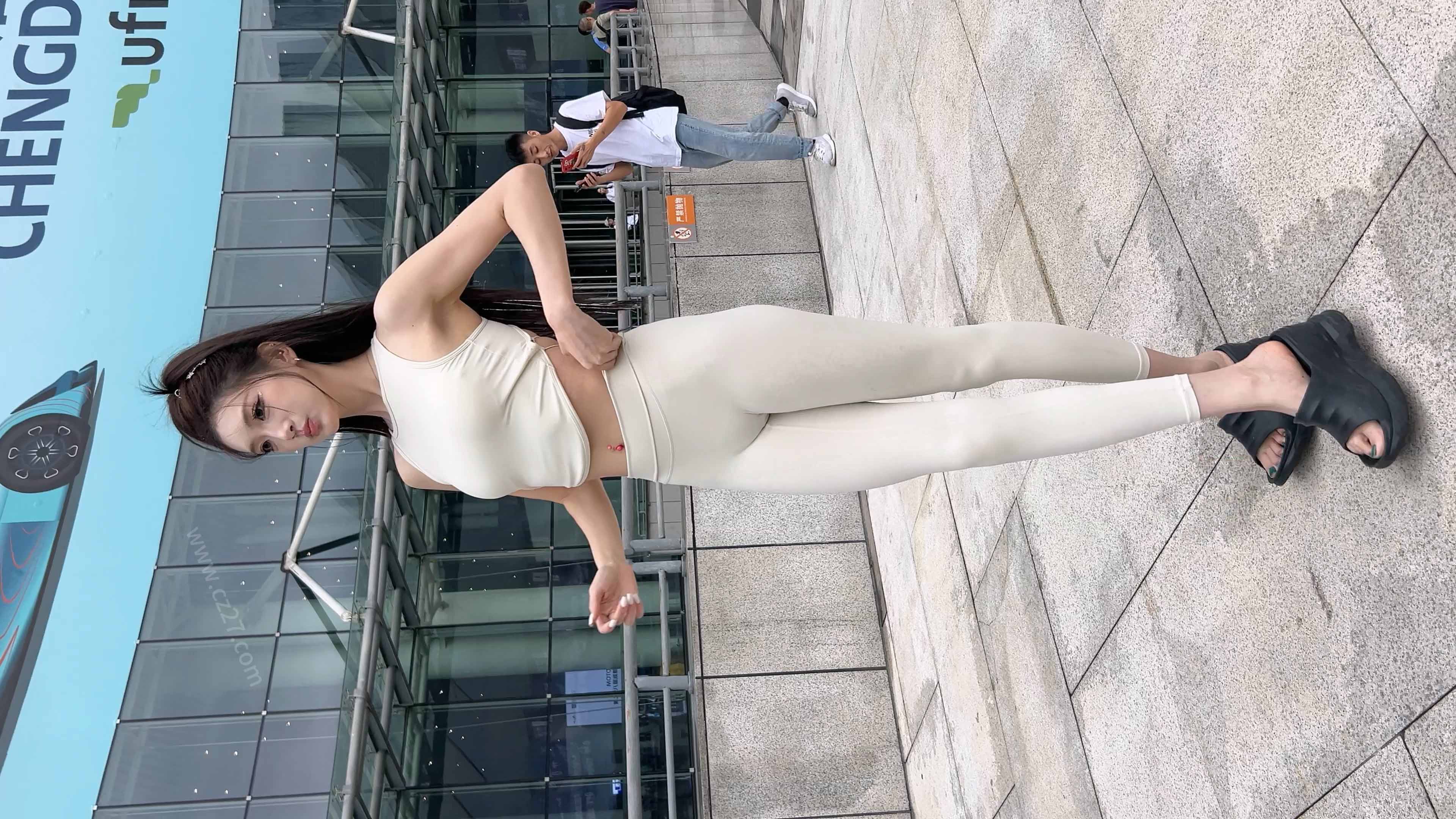 街拍鸭,魔镜街拍,街拍第一站,写真套图,街拍美女,街拍图片,街拍视频,街拍VIP,免费街拍