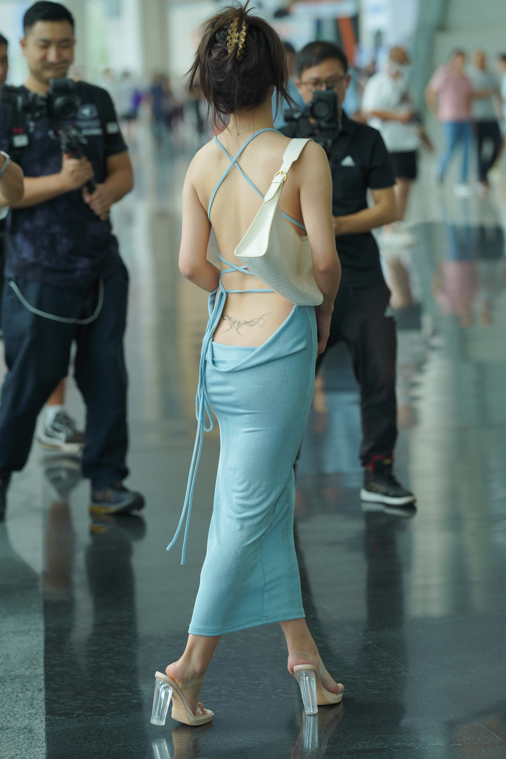 图片[2]-J6987 性感露背长裙美女 杨得意-KHL.CC-快活林-魔镜模拍写真资源下载
